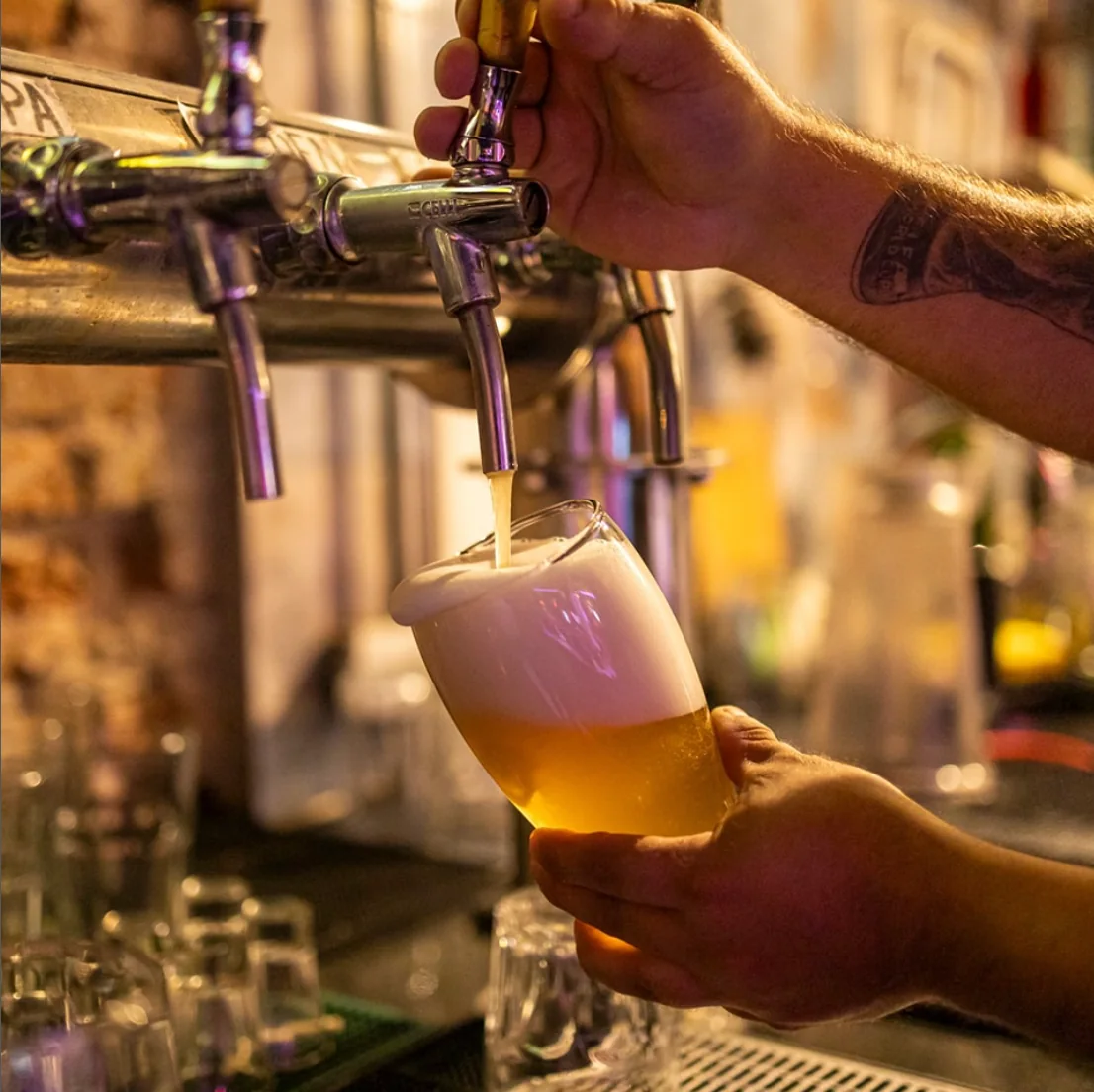 Cerveza servida en La Choppería de Palermo